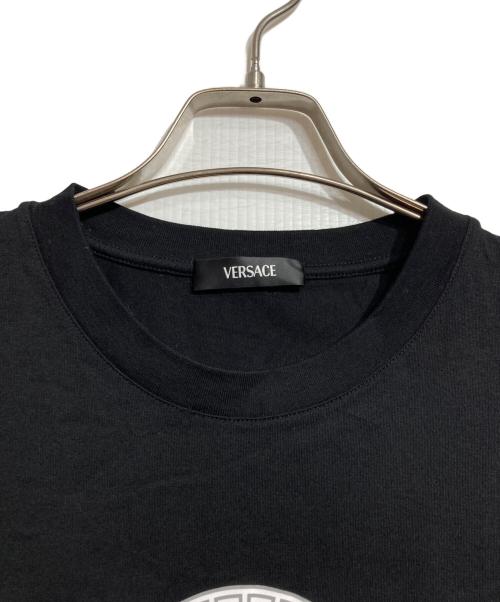 VERSACE（ヴェルサーチェ）VERSACE (ヴェルサーチェ) メドゥーサロゴTシャツ/Medusa logo-print T-shirt ブラック サイズ:2XLの古着・服飾アイテム
