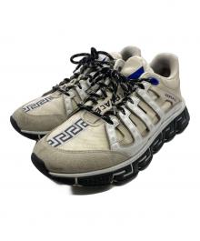 VERSACE（ヴェルサーチェ）の古着「Trigreca トライグレカスニーカー」｜ベージュ