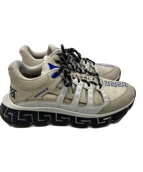 VERSACE（ヴェルサーチェ）VERSACE (ヴェルサーチェ) Trigreca トライグレカスニーカー ベージュ サイズ:42の古着・服飾アイテム