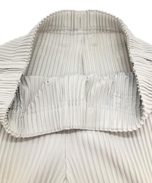 HOMME PLISSE ISSEY MIYAKE（オム プリッセ イッセイ ミヤケ）HOMME PLISSE ISSEY MIYAKE (オム プリッセ イッセイ ミヤケ) BASICSプリーツパンツ グレー サイズ:3の古着・服飾アイテム
