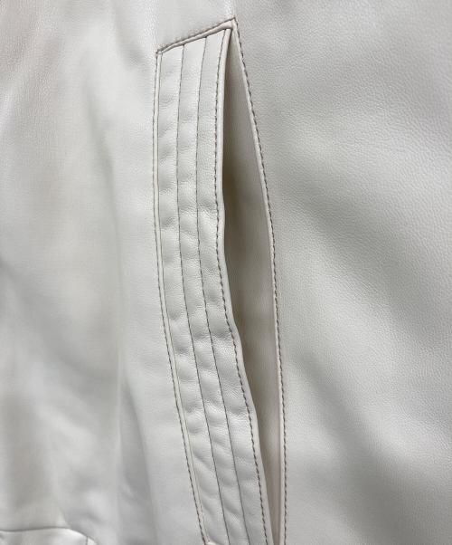 fallett（ファレット）fallett (ファレット) Topstitch Vegan Leather Padded Blouson Ivory / エコレザージャケット ホワイト サイズ:記載なしの古着・服飾アイテム