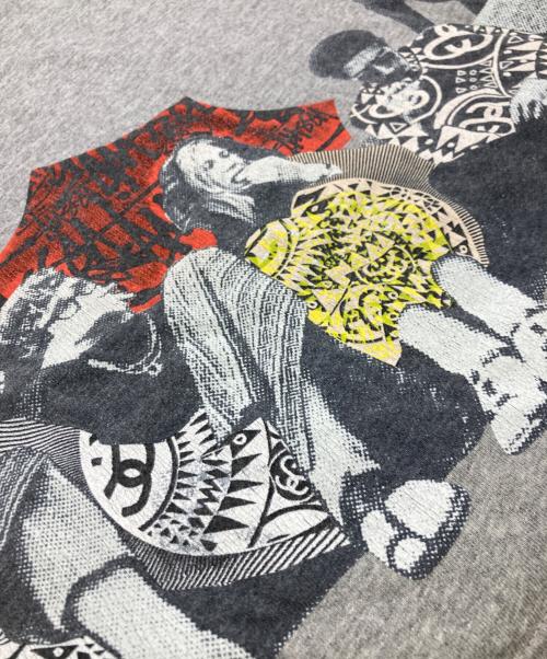 stussy（ステューシー）stussy (ステューシー) ヒッピープリントTシャツ グレー サイズ:Mの古着・服飾アイテム