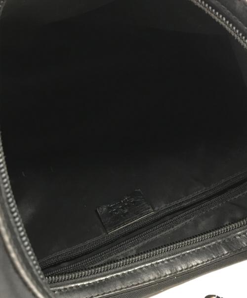 GUCCI（グッチ）GUCCI (グッチ) チェーンワンショルダーバッグ ブラックの古着・服飾アイテム