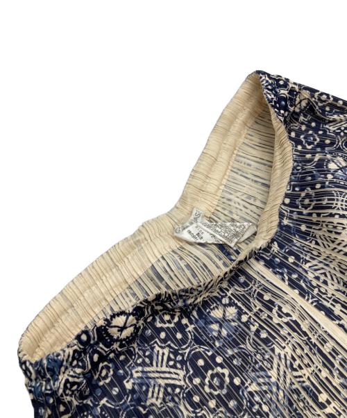 PLEATS PLEASE（プリーツプリーズ）PLEATS PLEASE (プリーツプリーズ) 総柄プリーツパンツ ブルー×ベージュ サイズ:４の古着・服飾アイテム