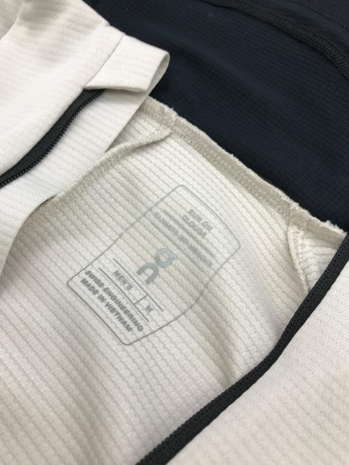 on（オン）On (オン) Climate Zip Hoodie バラクラバジップパーカー ベージュ サイズ:Ｍの古着・服飾アイテム