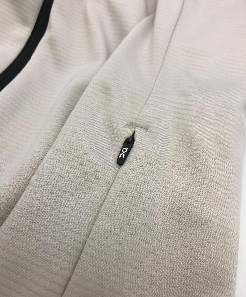 on（オン）On (オン) Climate Zip Hoodie バラクラバジップパーカー ベージュ サイズ:Ｍの古着・服飾アイテム