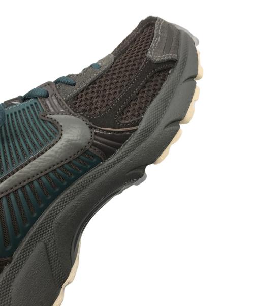 NIKE（ナイキ）NIKE (ナイキ) ZOOM VOMERO 5 PRM ブラウン サイズ:２７ｃｍの古着・服飾アイテム