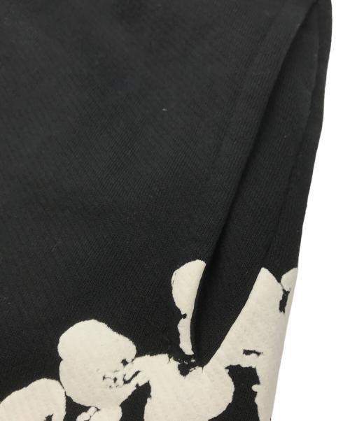 Denim Tears（デニムティアーズ）Denim Tears (デニムティアーズ) COTTON WREATH SWEAT FLARE PANTS ブラック サイズ:Ｌの古着・服飾アイテム