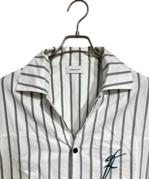 Ferragamo（フェラガモ）Ferragamo (フェラガモ) ストライプシャツ ホワイト サイズ:Sの古着・服飾アイテム