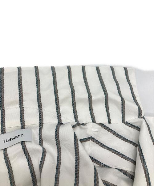 Ferragamo（フェラガモ）Ferragamo (フェラガモ) ストライプシャツ ホワイト サイズ:Sの古着・服飾アイテム