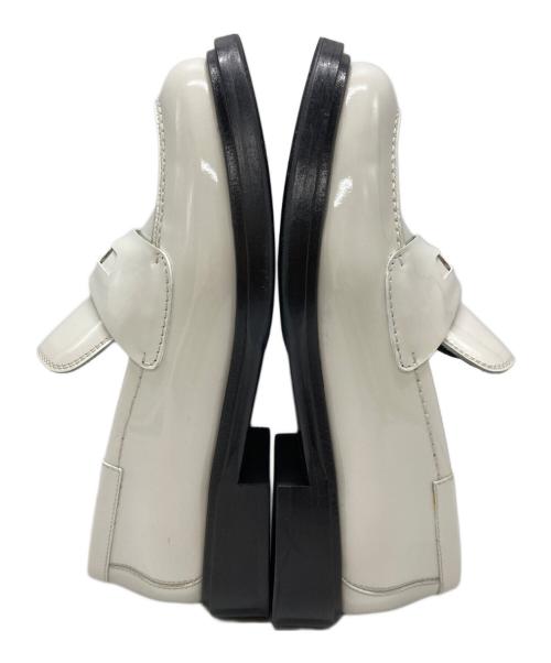 Salvatore Ferragamo（サルヴァトーレ フェラガモ）Salvatore Ferragamo (サルヴァトーレ フェラガモ) スクエアトゥパテントコインローファー/Square Toe Patent Coin Loafers ホワイト サイズ:7の古着・服飾アイテム