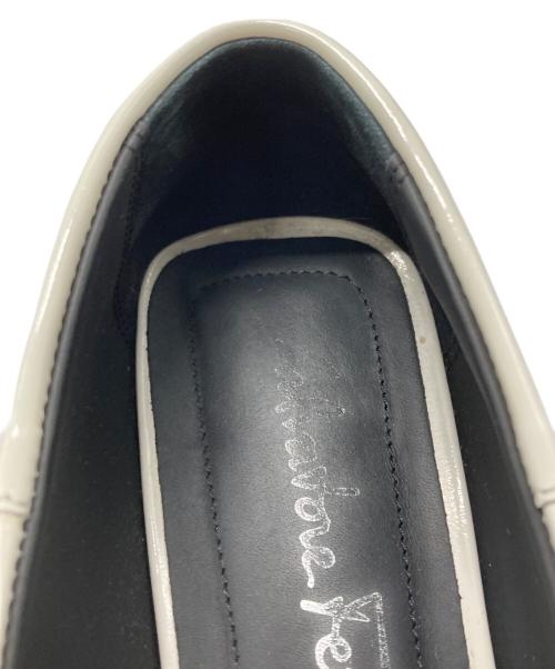 Salvatore Ferragamo（サルヴァトーレ フェラガモ）Salvatore Ferragamo (サルヴァトーレ フェラガモ) スクエアトゥパテントコインローファー/Square Toe Patent Coin Loafers ホワイト サイズ:7の古着・服飾アイテム