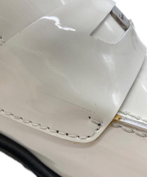 Salvatore Ferragamo（サルヴァトーレ フェラガモ）Salvatore Ferragamo (サルヴァトーレ フェラガモ) スクエアトゥパテントコインローファー/Square Toe Patent Coin Loafers ホワイト サイズ:7の古着・服飾アイテム