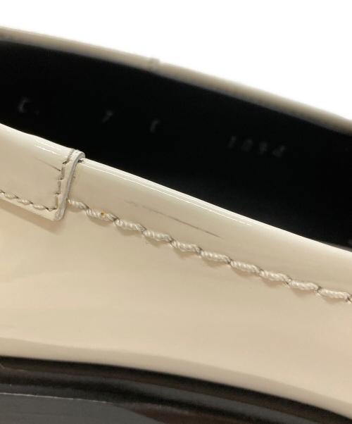 Salvatore Ferragamo（サルヴァトーレ フェラガモ）Salvatore Ferragamo (サルヴァトーレ フェラガモ) スクエアトゥパテントコインローファー/Square Toe Patent Coin Loafers ホワイト サイズ:7の古着・服飾アイテム
