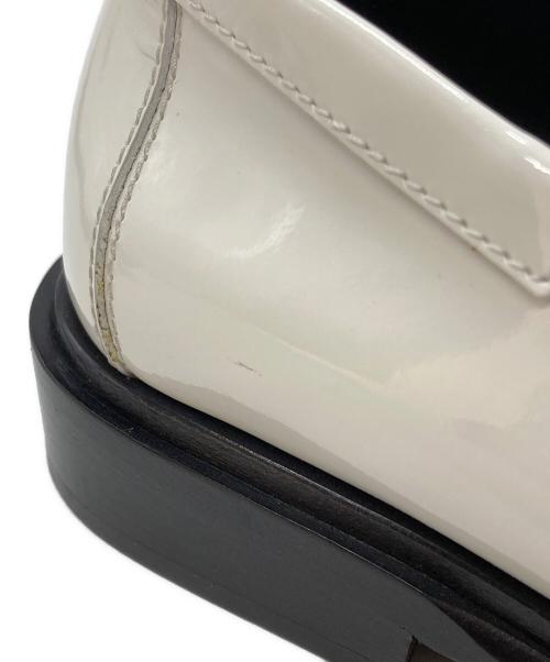 Salvatore Ferragamo（サルヴァトーレ フェラガモ）Salvatore Ferragamo (サルヴァトーレ フェラガモ) スクエアトゥパテントコインローファー/Square Toe Patent Coin Loafers ホワイト サイズ:7の古着・服飾アイテム