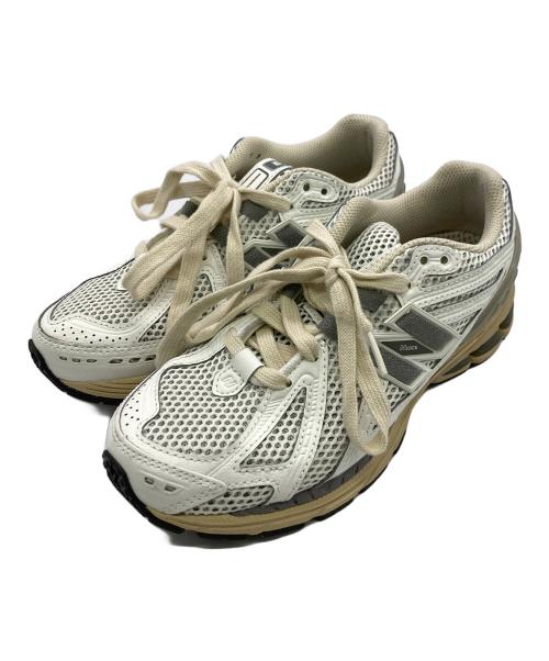 NEW BALANCE（ニューバランス）NEW BALANCE (ニューバランス) ローカットスニーカー ホワイト×グレー サイズ:US5（23cm）の古着・服飾アイテム