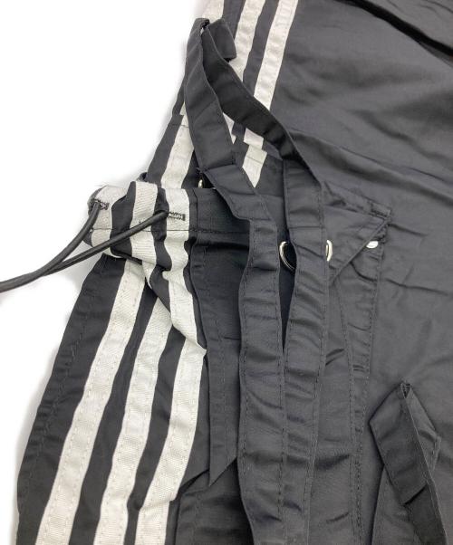 GS（ジーエス）GS (ジーエス) Re-Nylon 3 stripes techno cargo pants ブラック サイズ:Mの古着・服飾アイテム