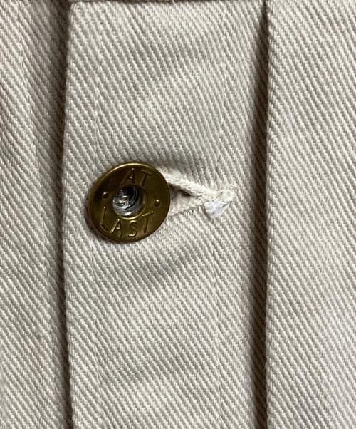 ATLAST & CO（アットラスト）ATLAST & CO (アットラスト) デニムトラッカージャケット ホワイト サイズ:40の古着・服飾アイテム