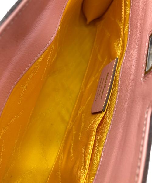 Salvatore Ferragamo（サルヴァトーレ フェラガモ）Salvatore Ferragamo (サルヴァトーレ フェラガモ) エナメルワンショルダーバッグ オレンジの古着・服飾アイテム