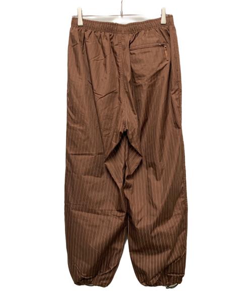 SUPREME（シュプリーム）SUPREME (シュプリーム) Reflective Pinstripe Track Pant ブラウン サイズ:Ｍの古着・服飾アイテム