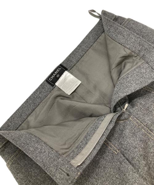 CHANEL（シャネル）CHANEL (シャネル) ココボタンプリーツウールスカート/Wool Skirt グレー サイズ:38の古着・服飾アイテム