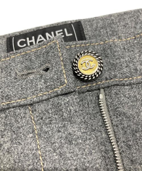 CHANEL（シャネル）CHANEL (シャネル) ココボタンプリーツウールスカート/Wool Skirt グレー サイズ:38の古着・服飾アイテム