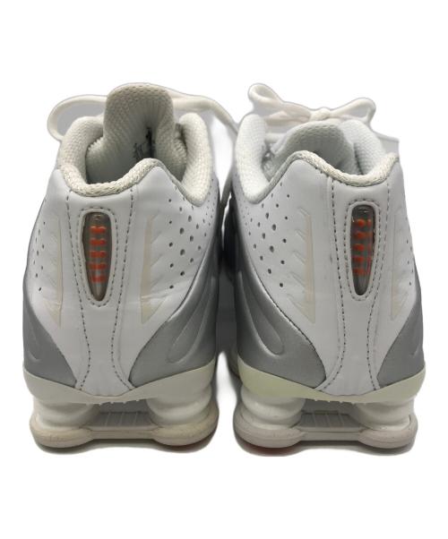 NIKE（ナイキ）NIKE (ナイキ) SHOX R4 シルバー×ホワイト サイズ:US7の古着・服飾アイテム