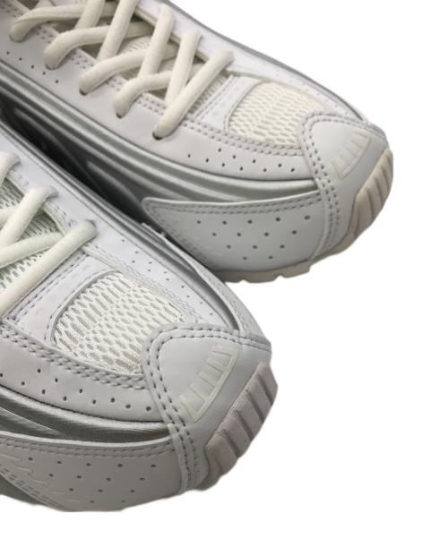 NIKE（ナイキ）NIKE (ナイキ) SHOX R4 シルバー×ホワイト サイズ:US7の古着・服飾アイテム