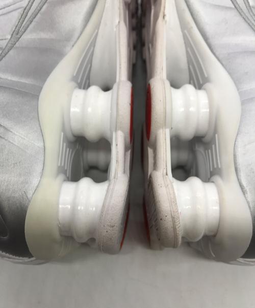 NIKE（ナイキ）NIKE (ナイキ) SHOX R4 シルバー×ホワイト サイズ:US7の古着・服飾アイテム