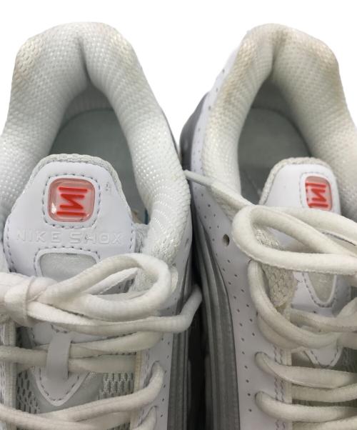 NIKE（ナイキ）NIKE (ナイキ) SHOX R4 シルバー×ホワイト サイズ:US7の古着・服飾アイテム