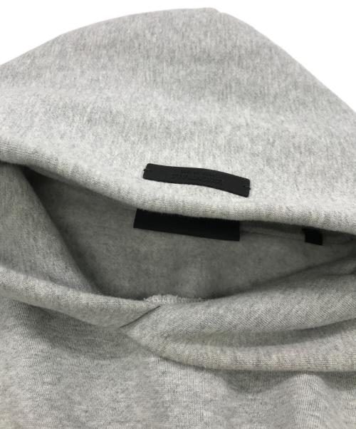 FOG ESSENTIALS（フィアオブゴッド エッセンシャル）FOG ESSENTIALS (フィアオブゴッド エッセンシャル) ロゴパーカー グレー サイズ:Ｌの古着・服飾アイテム