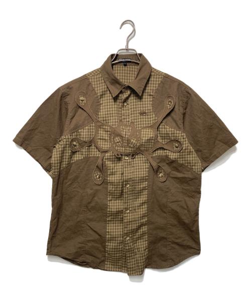 HAPPY DES NINENINE HAPPY PLUS（ハッピー・デス・ナインナイン・ハッピー・プラス）HAPPY DES NINENINE HAPPY PLUS (ハッピー・デス・ナインナイン・ハッピー・プラス) フロントデザインシャツ ベージュ サイズ:Ⅼの古着・服飾アイテム