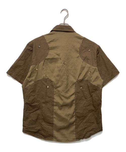 HAPPY DES NINENINE HAPPY PLUS（ハッピー・デス・ナインナイン・ハッピー・プラス）HAPPY DES NINENINE HAPPY PLUS (ハッピー・デス・ナインナイン・ハッピー・プラス) フロントデザインシャツ ベージュ サイズ:Ⅼの古着・服飾アイテム