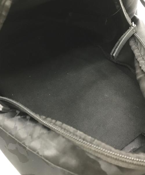 NEIL BARRETT（ニールバレット）NEIL BARRETT (ニールバレット) カモフラージュリュック ブラックの古着・服飾アイテム