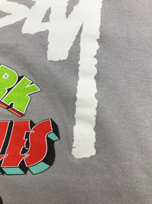 stussy（ステューシー）stussy (ステューシー) ツアーロゴTシャツ グレー サイズ:Mの古着・服飾アイテム