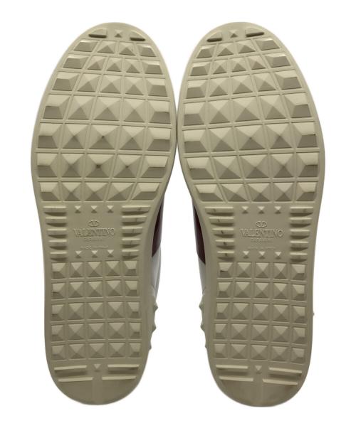 VALENTINO GARAVANI（ヴァレンティノ・ガラヴァーニ）VALENTINO GARAVANI (ヴァレンティノ・ガラヴァーニ) ロックスタッズスニーカー レッド×ホワイト サイズ:42の古着・服飾アイテム