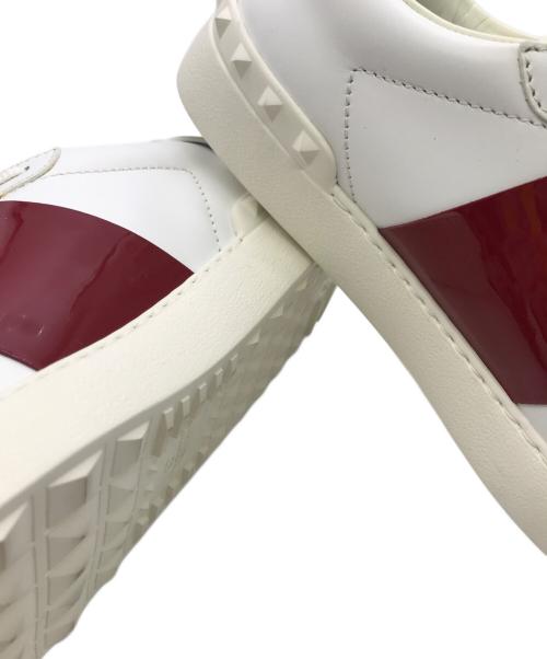 VALENTINO GARAVANI（ヴァレンティノ・ガラヴァーニ）VALENTINO GARAVANI (ヴァレンティノ・ガラヴァーニ) ロックスタッズスニーカー レッド×ホワイト サイズ:42の古着・服飾アイテム