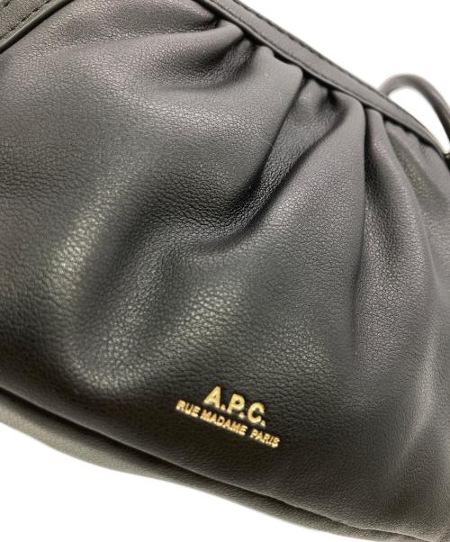 A.P.C.（アーペーセー）A.P.C. (アーペーセー) Ninon スモールドローストリングバッグ ブラックの古着・服飾アイテム