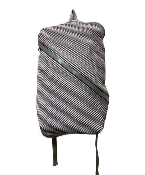 PLEATS PLEASE（プリーツプリーズ）PLEATS PLEASE (プリーツプリーズ) Bias Pleats Backpack グレーの古着・服飾アイテム