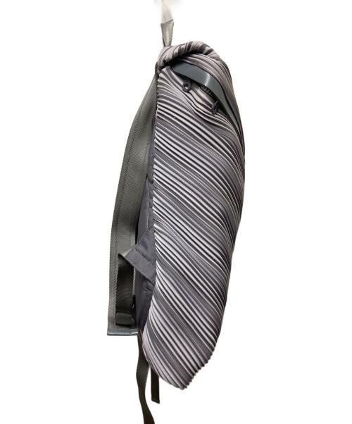 PLEATS PLEASE（プリーツプリーズ）PLEATS PLEASE (プリーツプリーズ) Bias Pleats Backpack グレーの古着・服飾アイテム