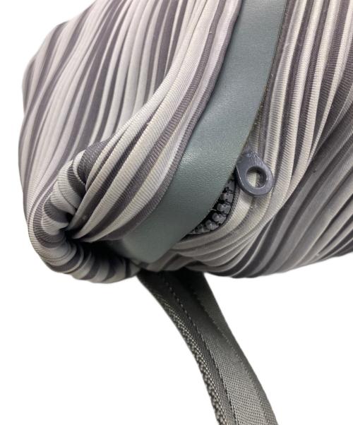 PLEATS PLEASE（プリーツプリーズ）PLEATS PLEASE (プリーツプリーズ) Bias Pleats Backpack グレーの古着・服飾アイテム