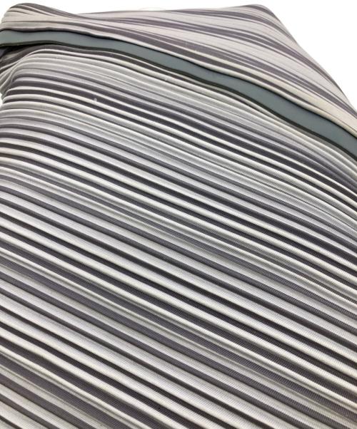 PLEATS PLEASE（プリーツプリーズ）PLEATS PLEASE (プリーツプリーズ) Bias Pleats Backpack グレーの古着・服飾アイテム