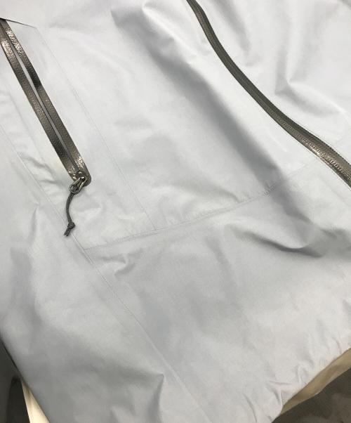 ARC'TERYX（アークテリクス）ARC'TERYX (アークテリクス) BEAMS (ビームス) 別注 Beta SL Jacket ブラック×グレー サイズ:Sの古着・服飾アイテム