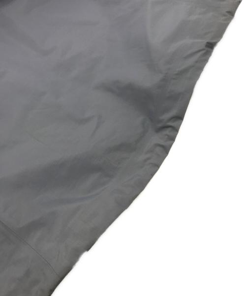 ARC'TERYX（アークテリクス）ARC'TERYX (アークテリクス) BEAMS (ビームス) 別注 Beta SL Jacket ブラック×グレー サイズ:Sの古着・服飾アイテム