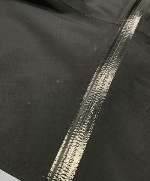 ARC'TERYX（アークテリクス）ARC'TERYX (アークテリクス) BEAMS (ビームス) 別注 Beta SL Jacket ブラック×グレー サイズ:Sの古着・服飾アイテム