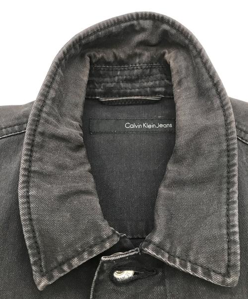 Calvin Klein Jeans（カルバンクラインジーンズ）Calvin Klein Jeans (カルバンクラインジーンズ) トラッカージャケット ブラック サイズ:XLの古着・服飾アイテム