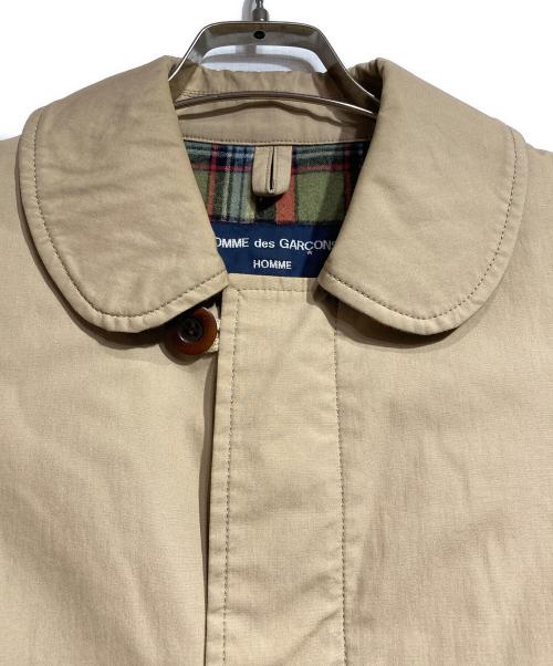 COMME des GARCONS HOMME（コムデギャルソン オム）COMME des GARCONS HOMME GOLDWIN (ゴールドウイン) WINDSTOPPER ステンカラーコート/コート」は、英語では WINDSTOPPER Balmacaan Coat ベージュ サイズ:XSの古着・服飾アイテム