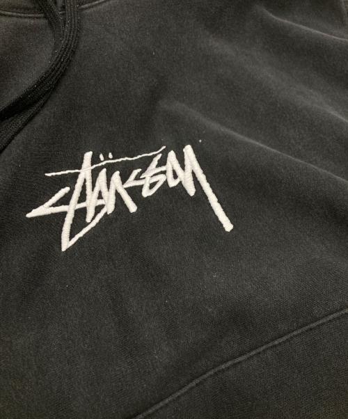 stussy（ステューシー）stussy (ステューシー) フロントロゴ刺繍パーカー ブラック サイズ:Ｌの古着・服飾アイテム