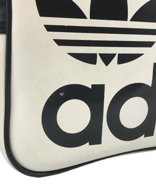 adidas（アディダス）adidas (アディダス) 80-90sヴィンテージスポーツショルダーバッグ ホワイトの古着・服飾アイテム