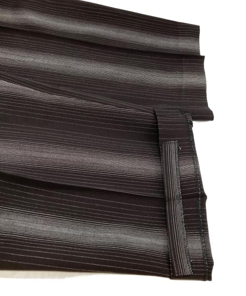 ISSEY MIYAKE MEN（イッセイミヤケメン）ISSEY MIYAKE MEN (イッセイミヤケメン) 絣ストライプスラックス/Kasuri stripe slacks / Trousers グレー サイズ:Mの古着・服飾アイテム